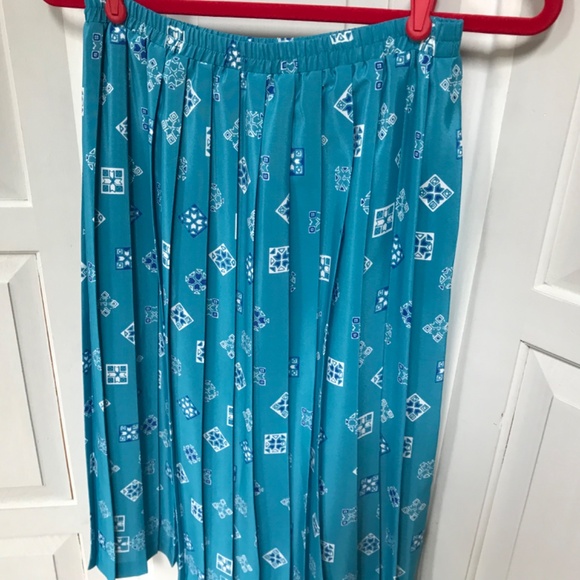 Leslie Fay Vintage Blue Bandana Print Pleated Skirt - Picture 9 of 15